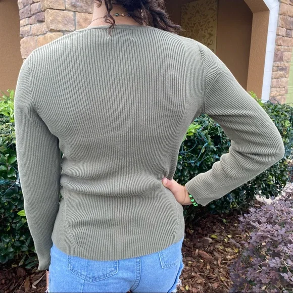 Galyan’s Womens Green Ribbed Key Hole Long Sleeve Sweater Size S EUC - Picture 2 of 3